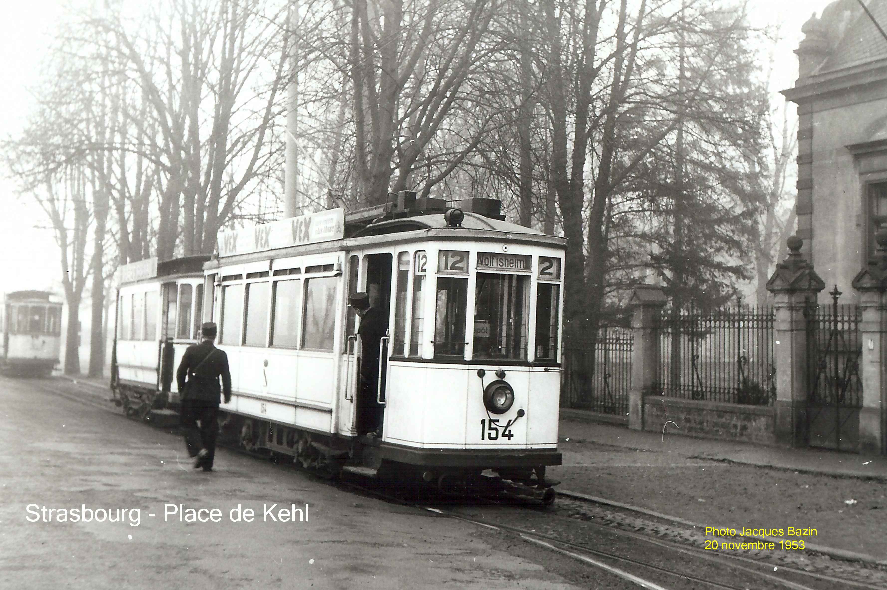 Motrice n° 154 et une remorque, Place de Kehl.